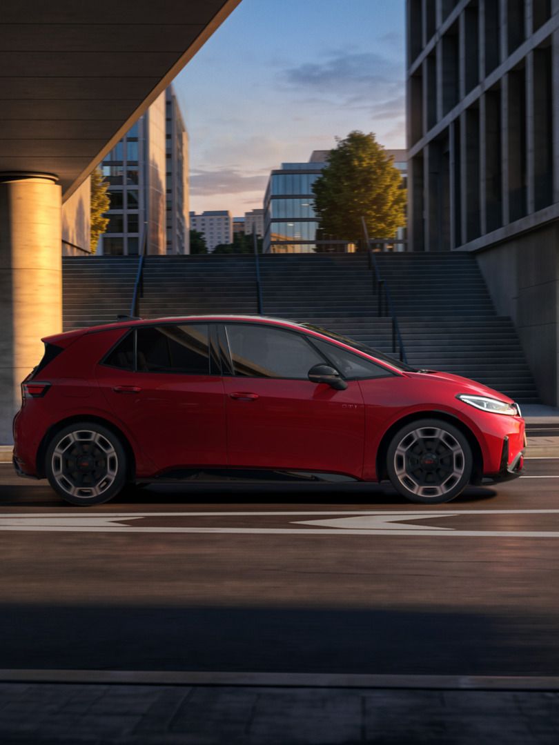 [AI-modified] – Vista detalhada da jante de um VW ID.3 GTI vermelho.