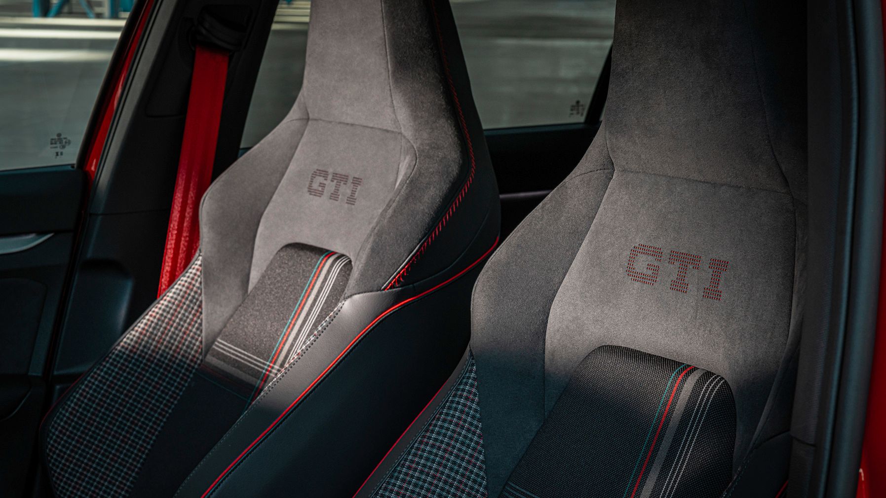 Vista dos bancos dianteiros "Clark GTI 50" no Golf GTI EDITION 50.