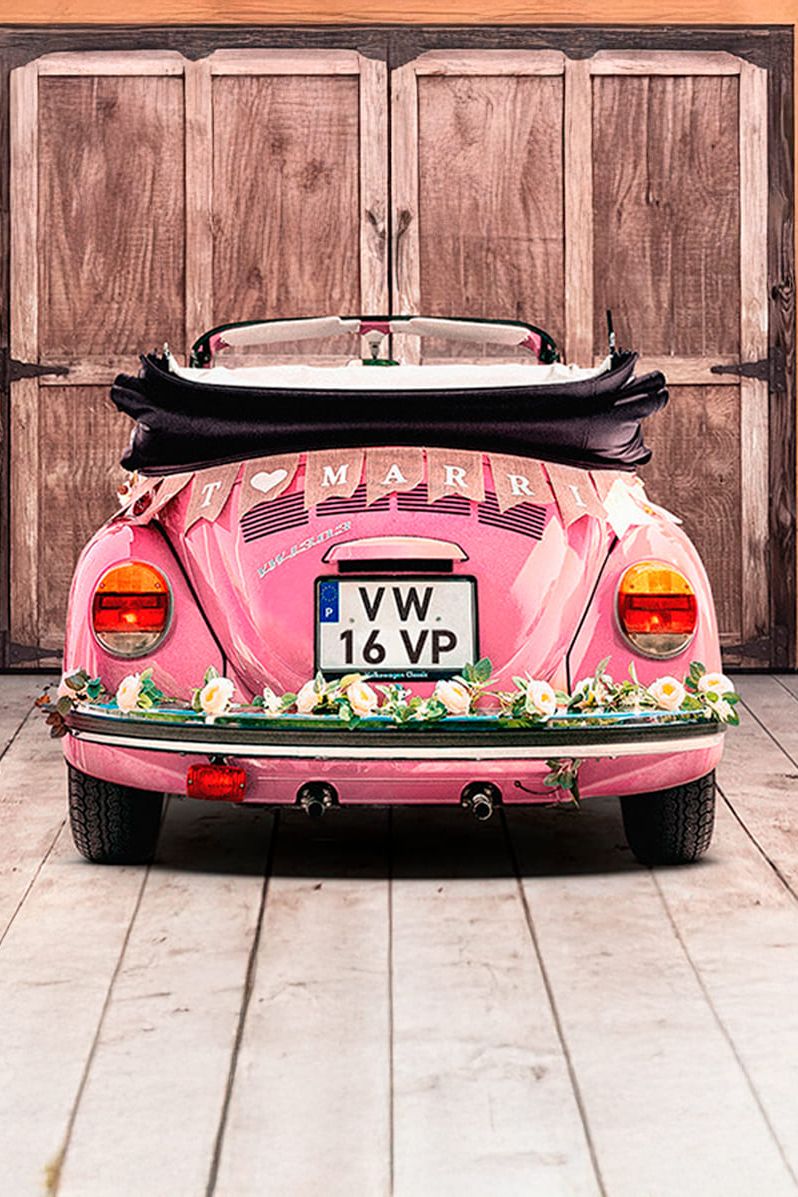 Volkswagen Beetle Cabrio cor de rosa enfeitado vista traseira