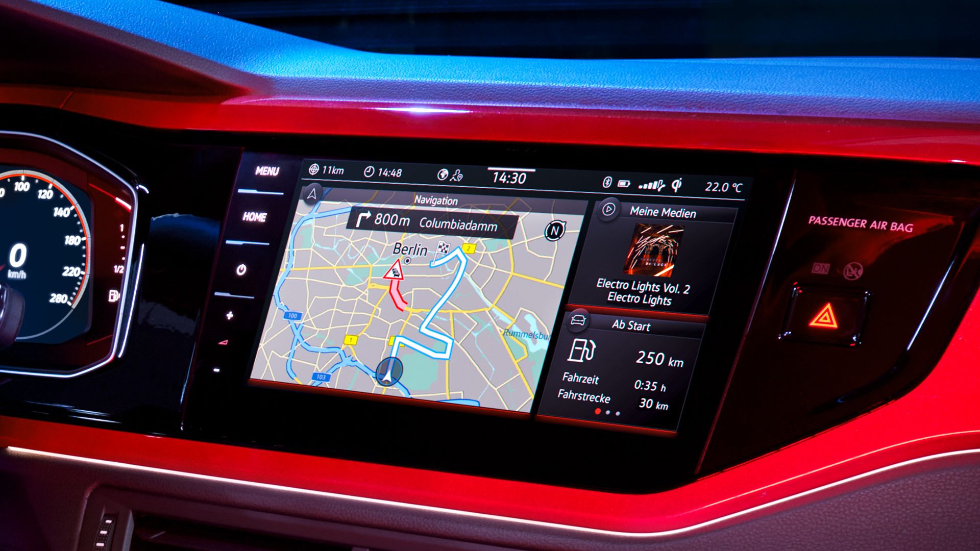 O sistema Infotainment do Polo GTI permite visualizar dados de navegação em tempo real através do We Connect Plus. 