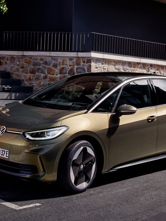 Volkswagen ID3 estacionado vista lateral