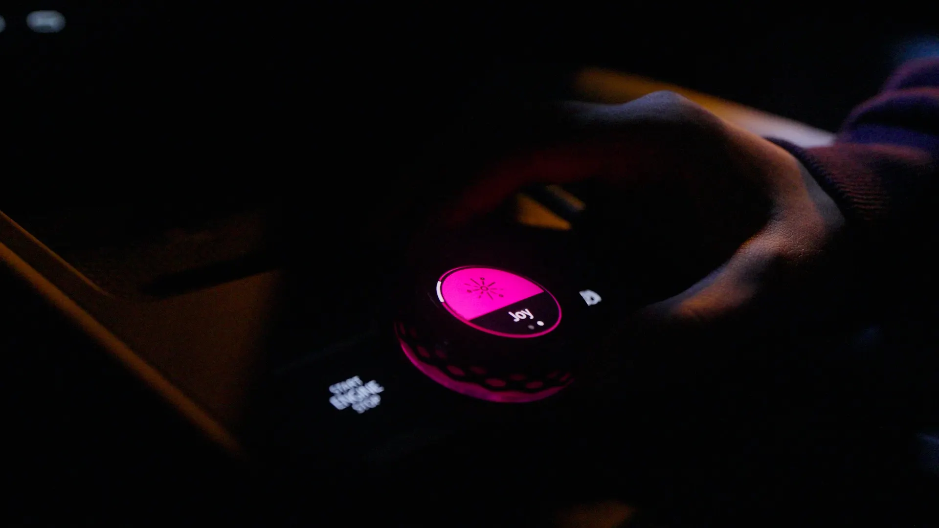 Preview da vista detalhada do comando de experiência de condução iluminado no VW T-Roc.