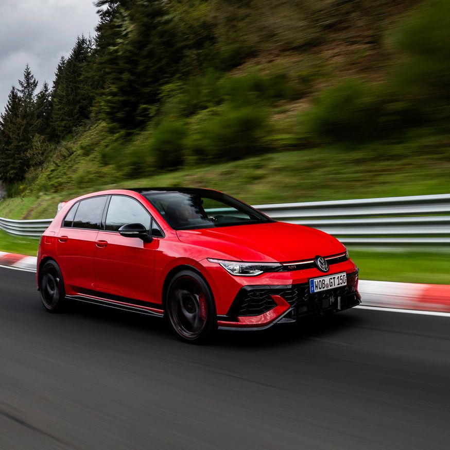 Volkswagen Golf GTI EDITION 50 em vermelho, vista de perfil