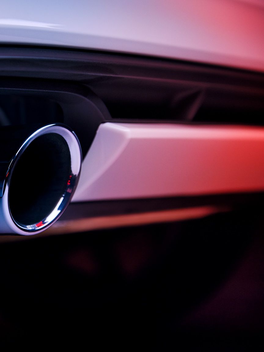 Pormenor das saídas de escape cromadas na traseira do Polo GTI.