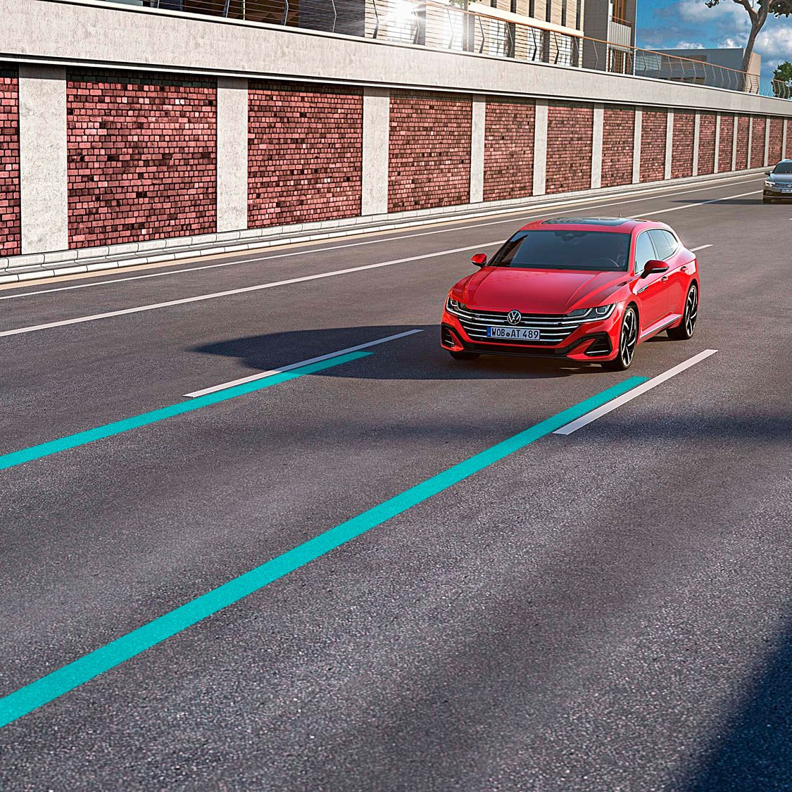 Um VW Arteon Shooting Brake vermelho utiliza o Lane Assist para se manter na sua faixa de rodagem.