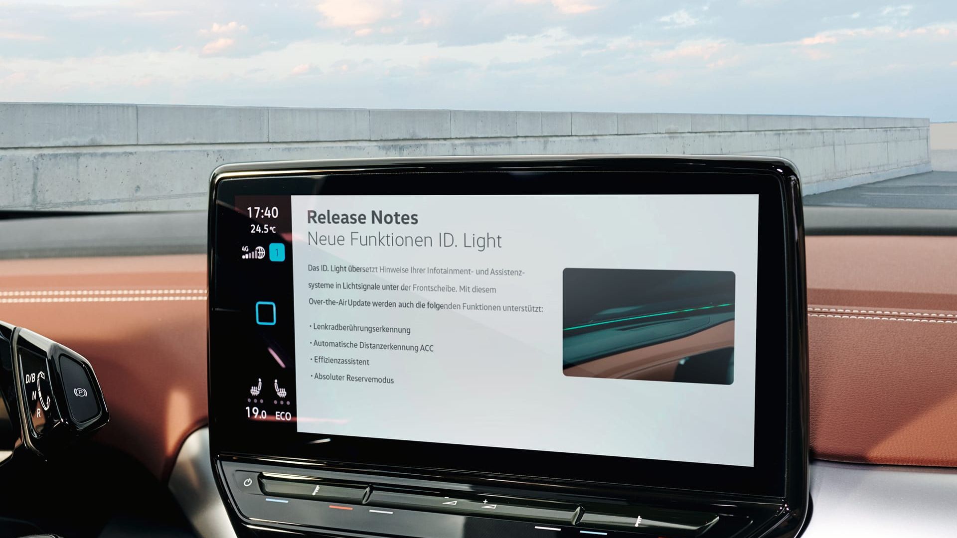 Sistema Infotainment no VW ID.5 com informações sobre atualizações em grande ecrã