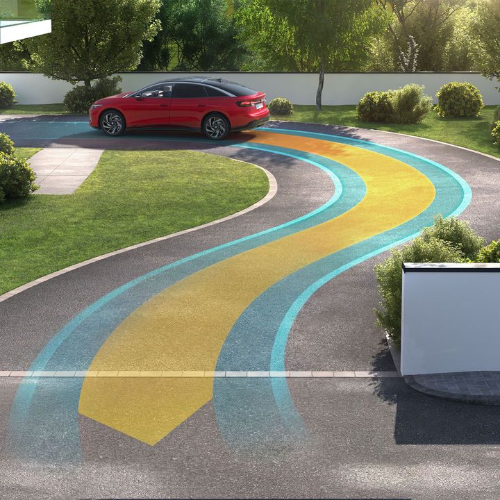 A ilustração usa um VW ID.7 para mostrar esquematicamente como funciona o assistente de condução na marcha-atrás.