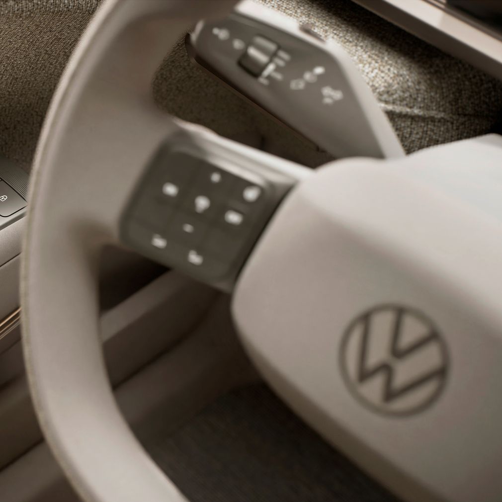Detalhe da porta do condutor do VW ID. CROSS Concept com configurações de janelas e espelhos retrovisores.