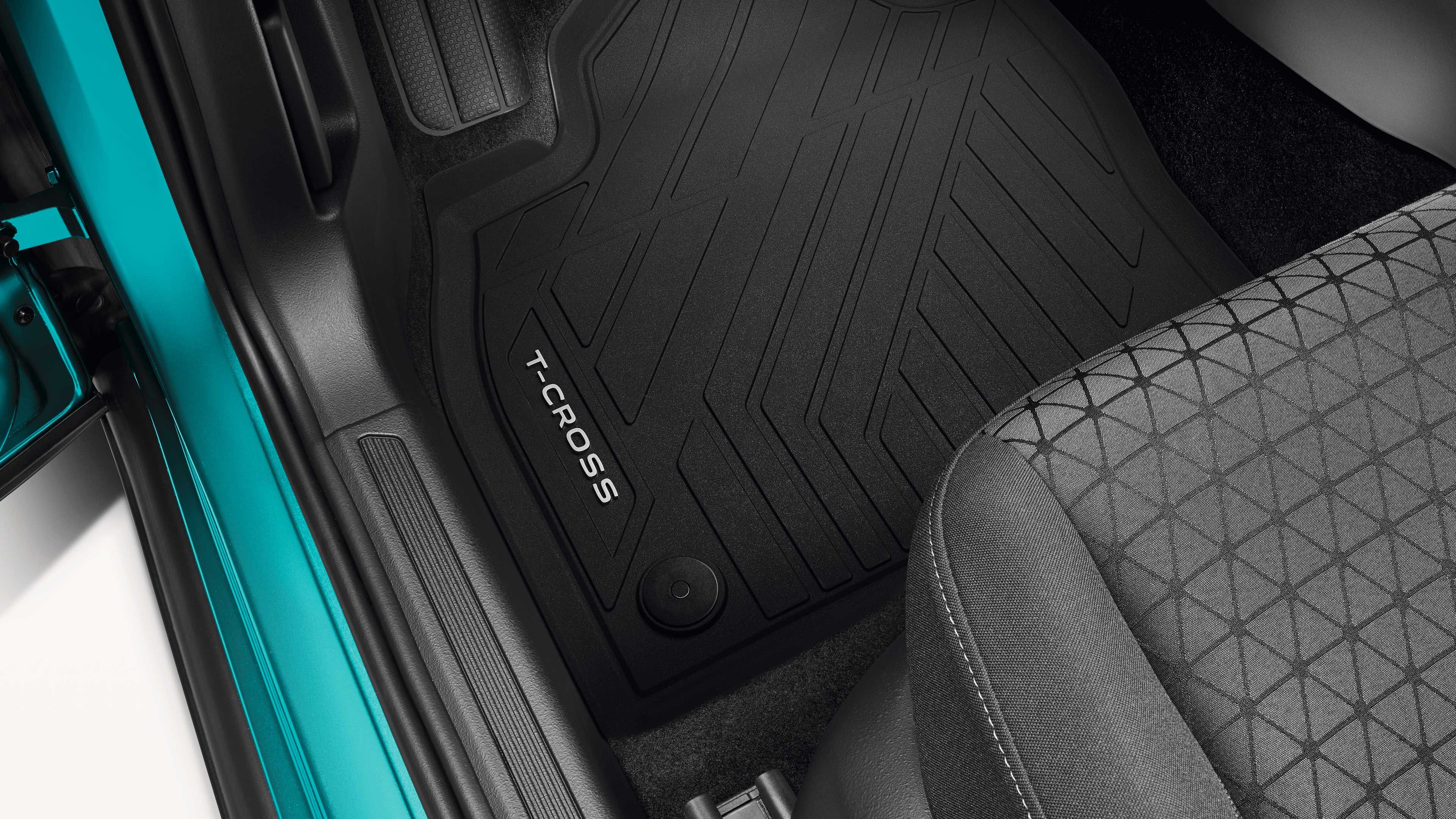 Interior do Volkswagen T-Cross com tapetes de piso para todas as condições climáticas