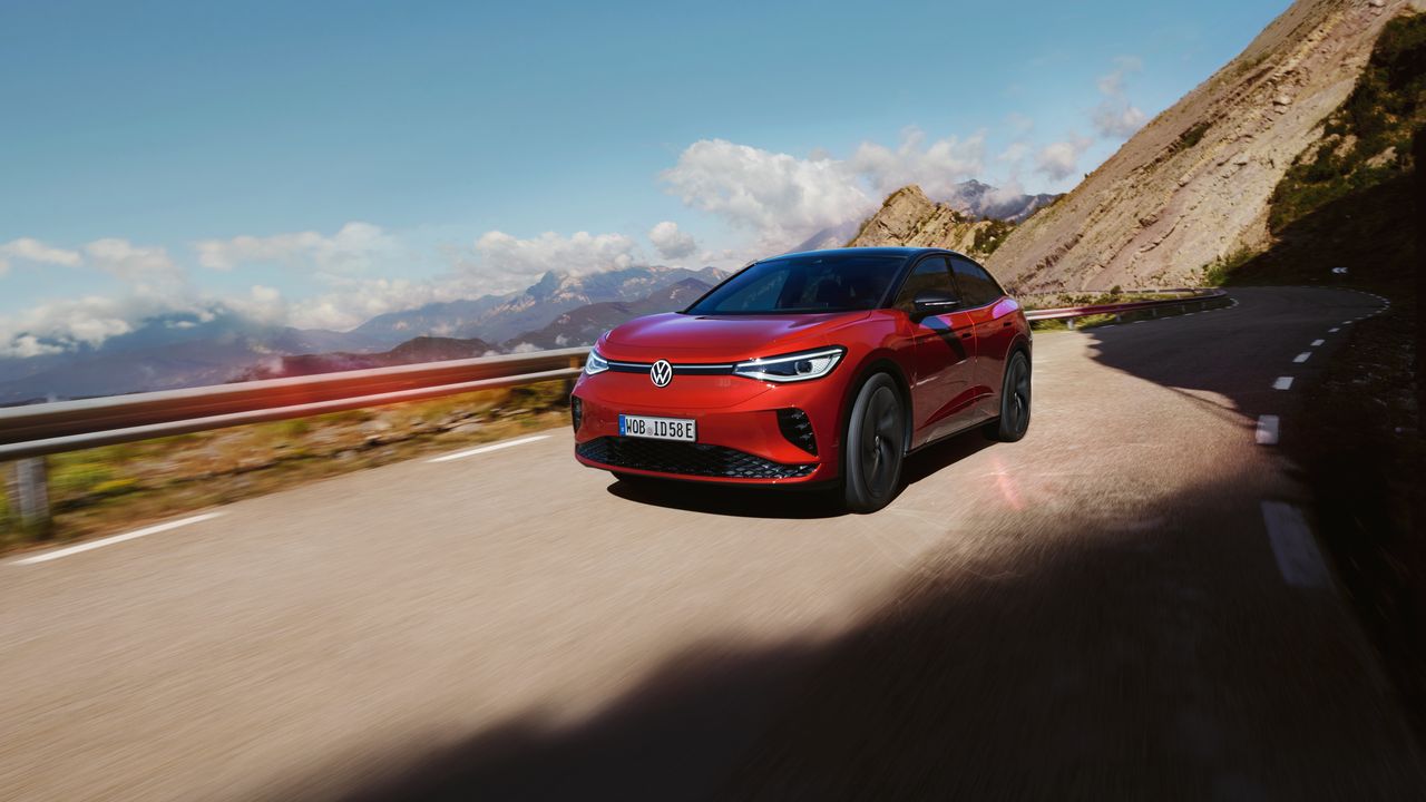 VW ID.5 GTX a percorrer uma estarda 