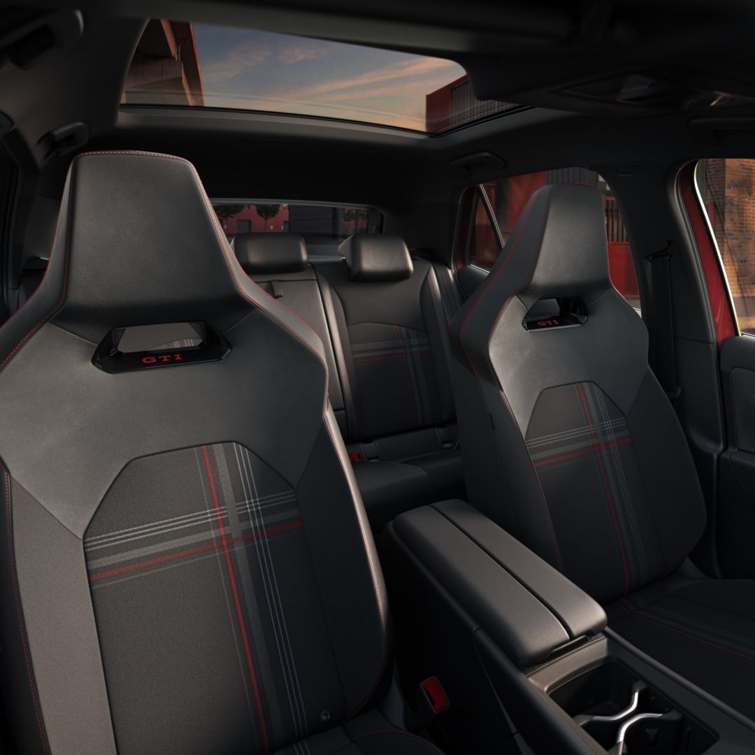 [AI-modified] –  Vista dos bancos dianteiros de um VW ID.3 GTI com padrão axadrezado GTI.