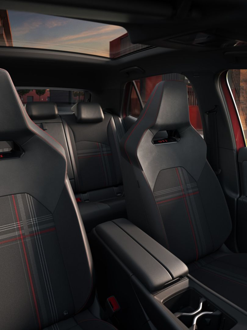 [AI-modified] –  Vista dos bancos dianteiros de um VW ID.3 GTI com padrão axadrezado GTI.
