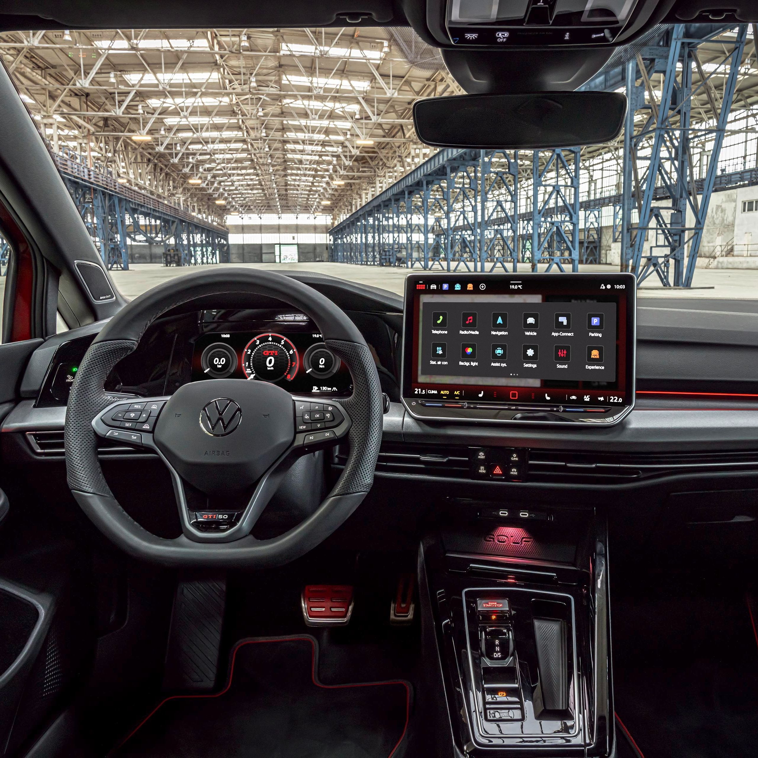 Interior do VW Golf GTI EDITION 50.