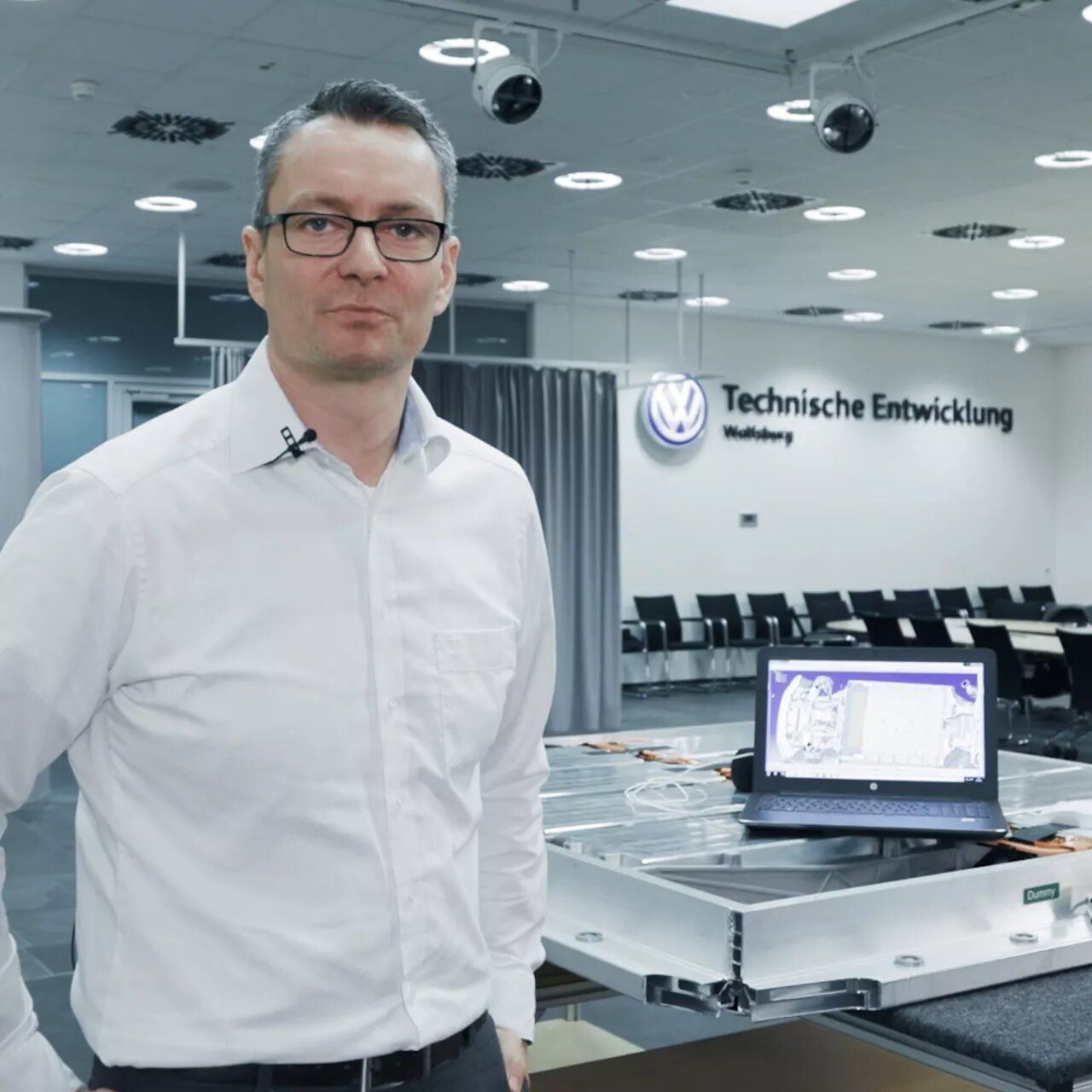 Norman Tenneberg in Wolfsburg bei der technischen Entwicklung