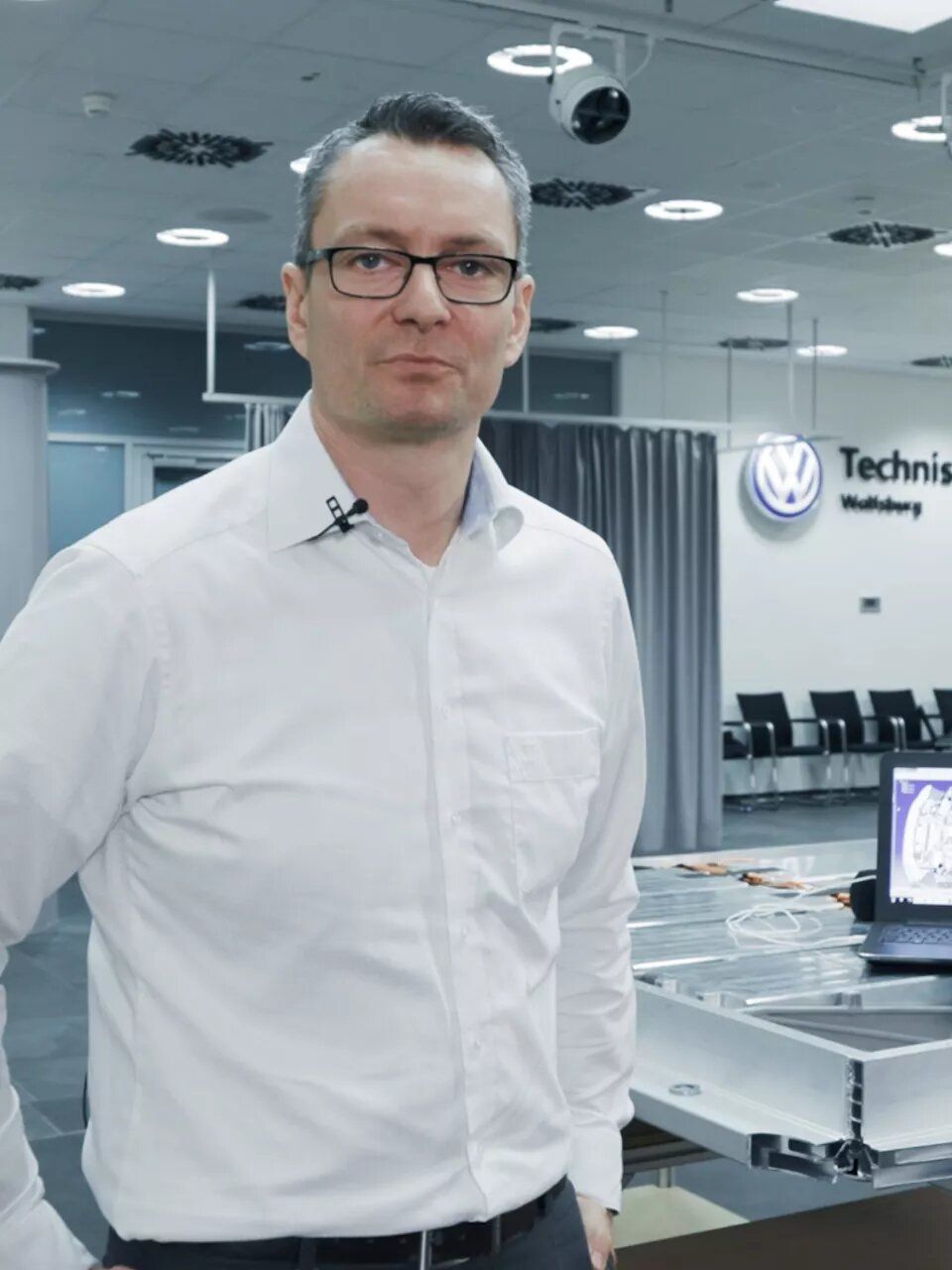 Norman Tenneberg in Wolfsburg bei der technischen Entwicklung