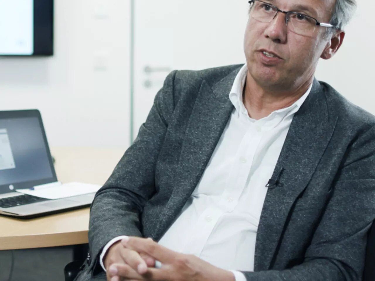 Ernst Glas no seu escritório.