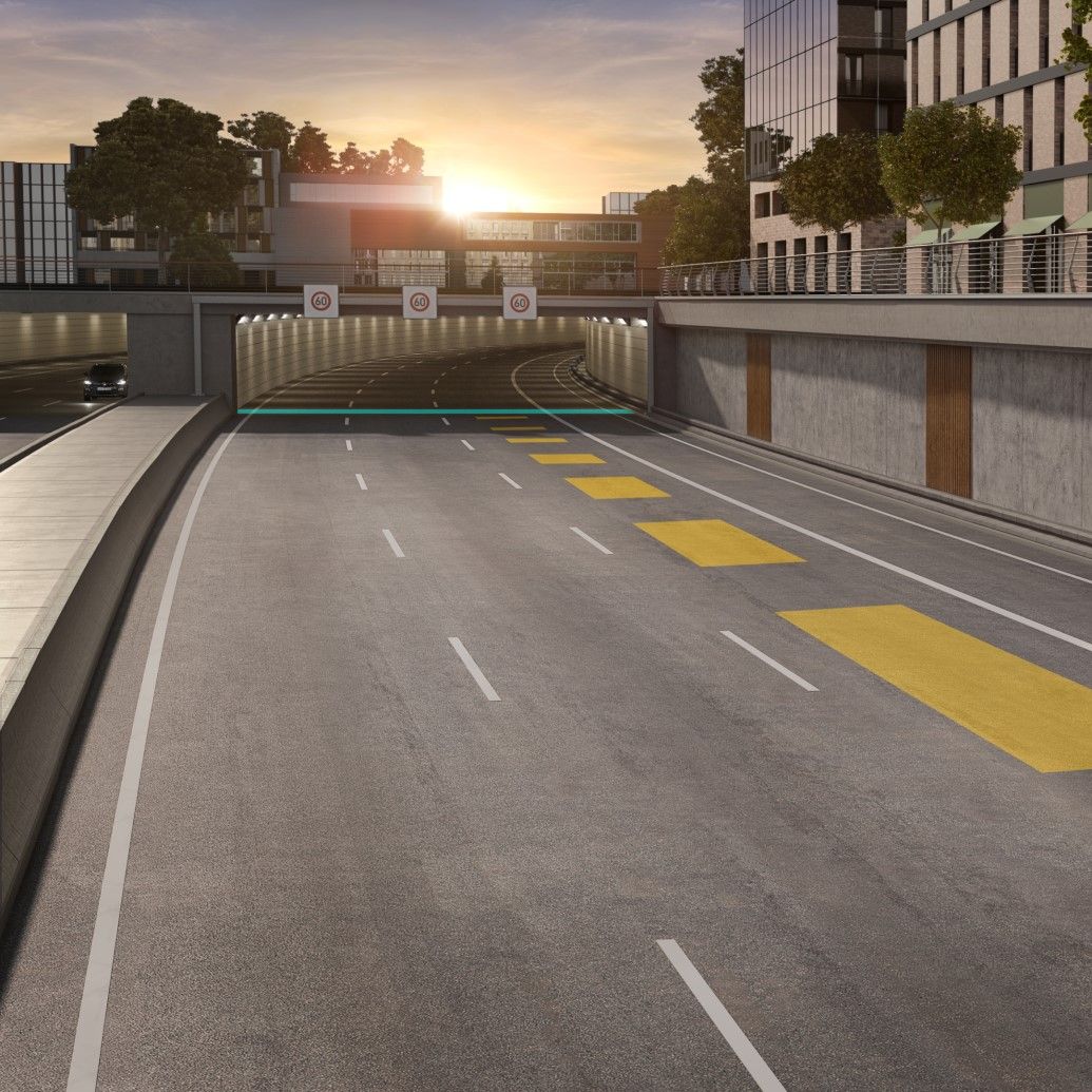 Weißer VW Golf bewegt sich im Straßenverkehr, dabei wird die automatische Distanzregelung ACC genutzt.