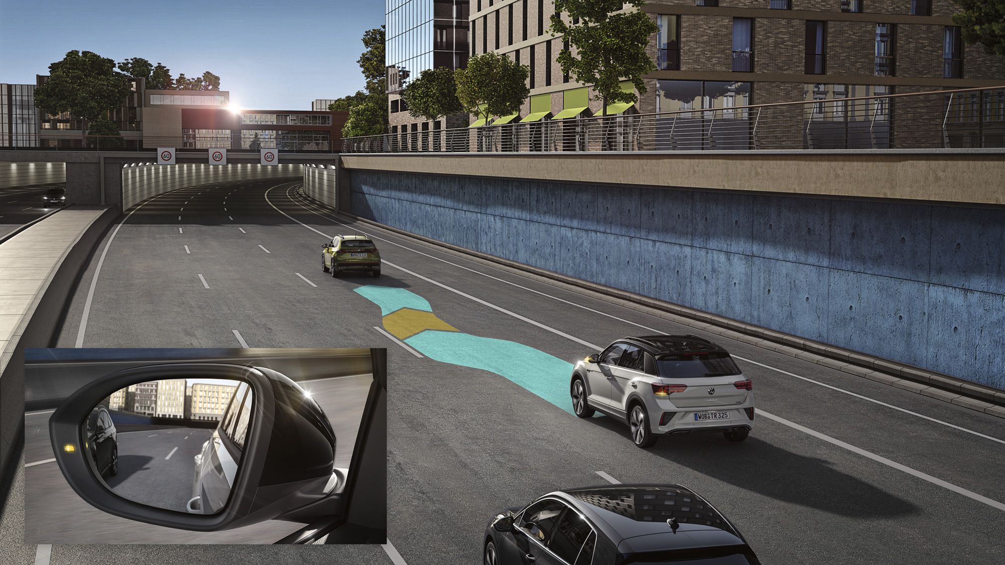 Um VW T-Roc branco utiliza o Side Assist visível durante a condução.