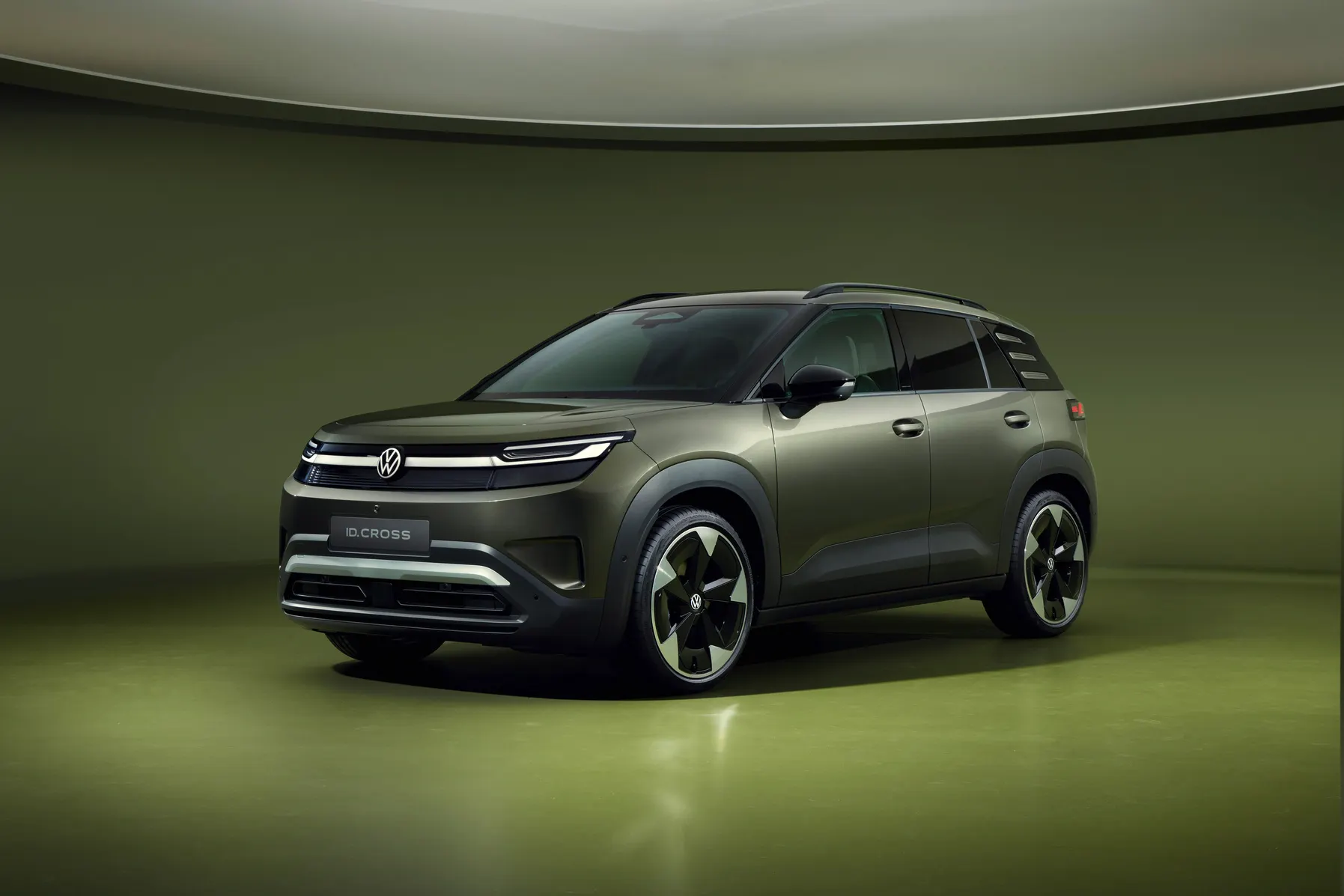 Novo Volkswagen ID. Cross 100% elétrico visto de três quartos