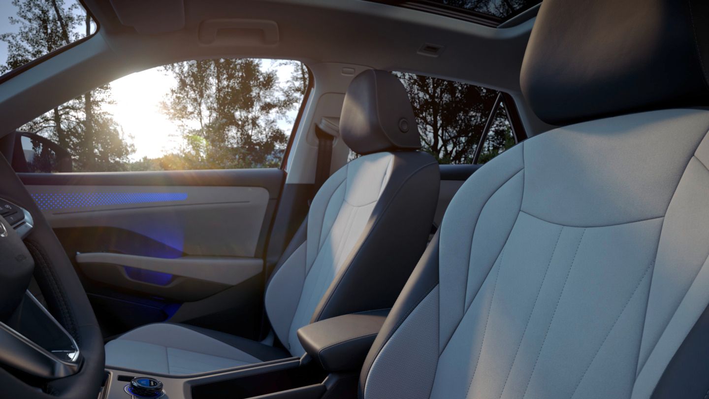 Vista detalhada dos bancos dianteiros de um Volkswagen T-Roc Style em tecido tipo "Art Velour".