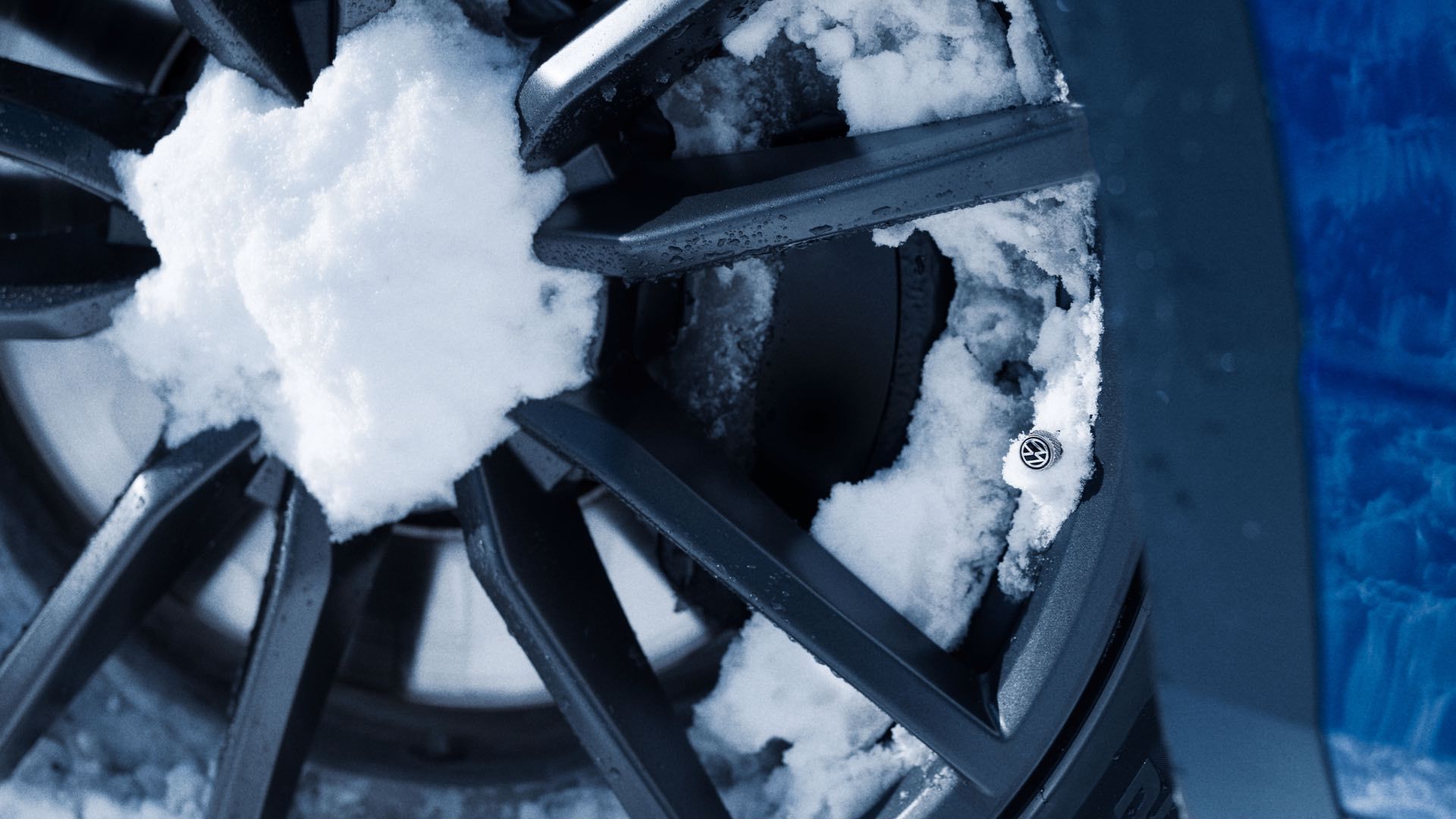 Pneus cobertos de neve