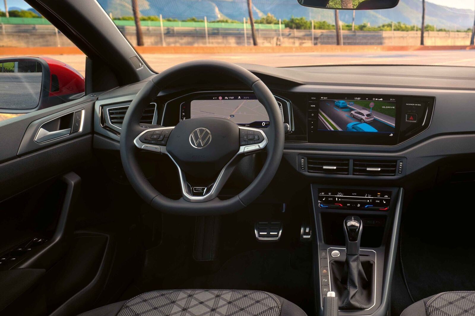 Interior do VW Taigo: Vista do Digital Cockpit e volante multifunções