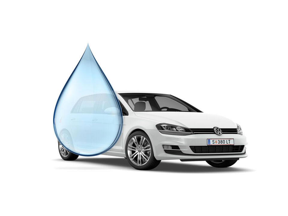 Logotipo AdBlue em cima de um VW branco