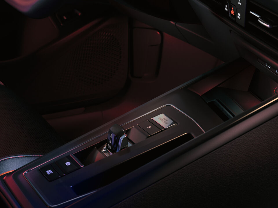 Interior do VW Golf GTI, vista do cockpit, vista detalhada da embraiagem DSG e consola intermédia