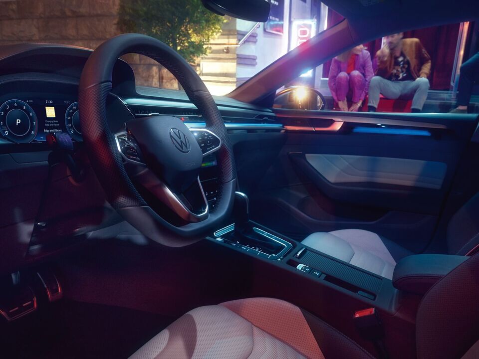 Iluminação ambiente no cockpit VW Arteon Shooting Brake