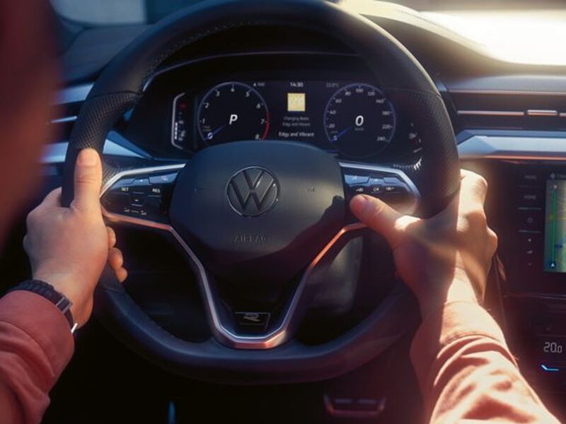 Detalhe do volante do VW Arteon Shooting Brake 