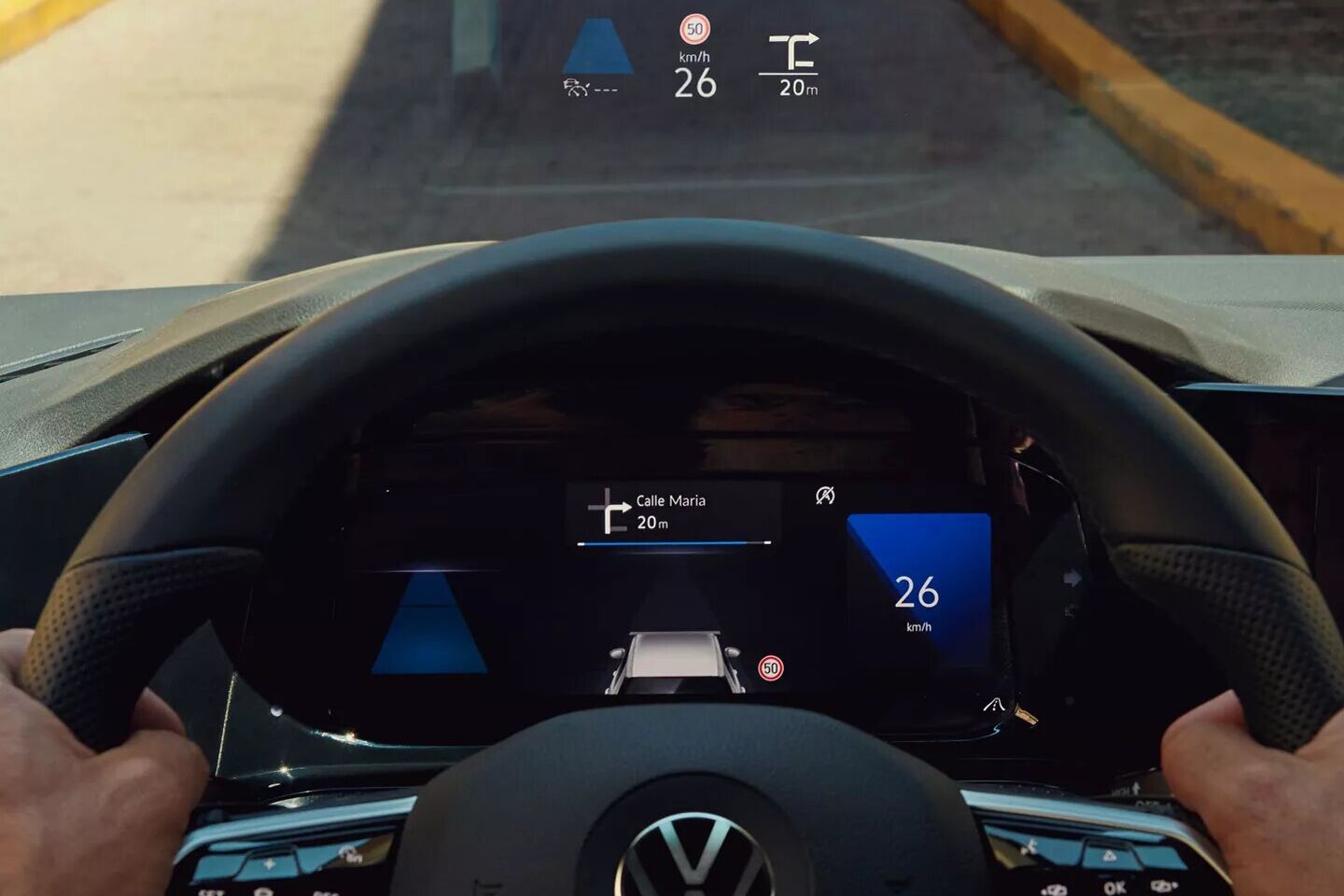 VW Golf GTI, head-up display em ação, mostra navegação, velocidade e limite de velocidade