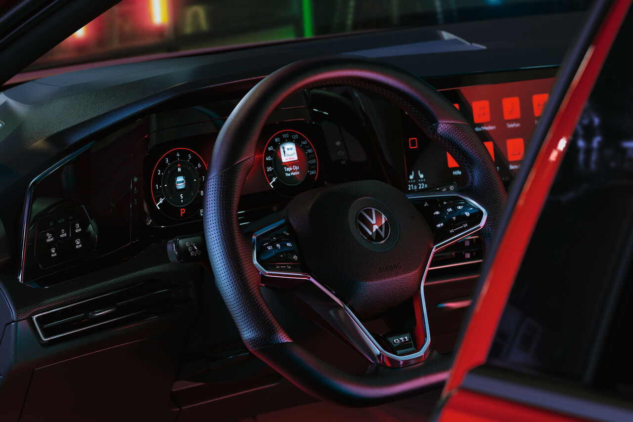 VW Golf GTI, vista detalhada do volante multifunções com foco nos botões