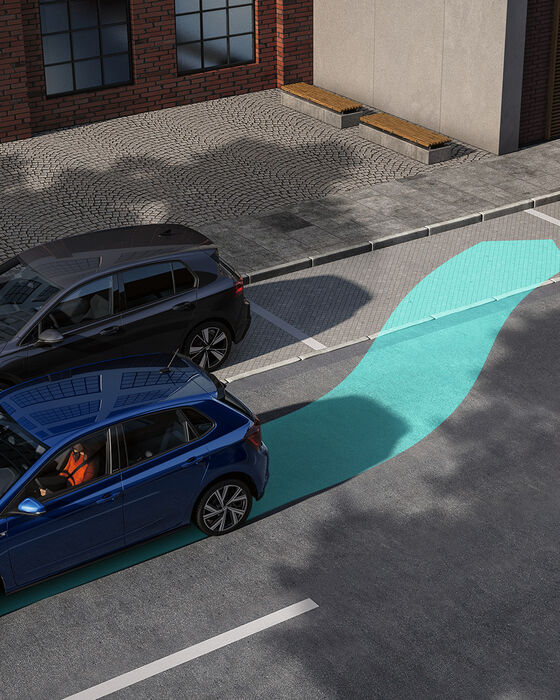 Novo citadino compacto VW Polo Azul a estacionar com assistente de estacionamento