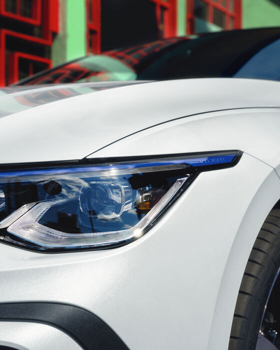 Vista detalhada dos faróis LED VW Golf GTE
