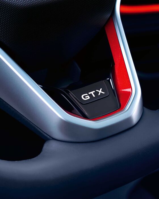 VW ID.4 GTX interior com vista para o volante com letras GTX.