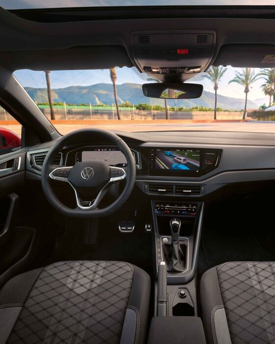 Interior do VW Taigo: Vista de todo o cockpit e dos bancos dianteiros