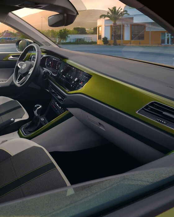 Interior do VW Taigo Style: Vista do cockpit com pacote de design opcional "Visual Green"