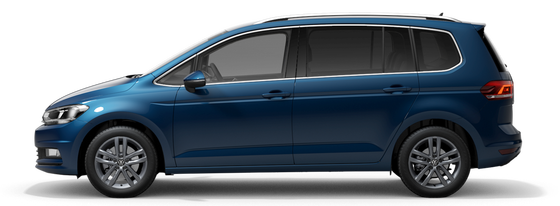 Blauer VW Touran in der Seitenansicht