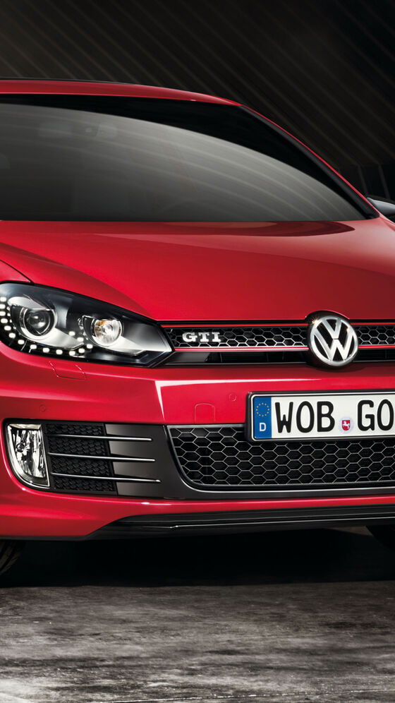 Um VW Golf 6 GTI vermelho com destaques exteriores - a família Golf 5k