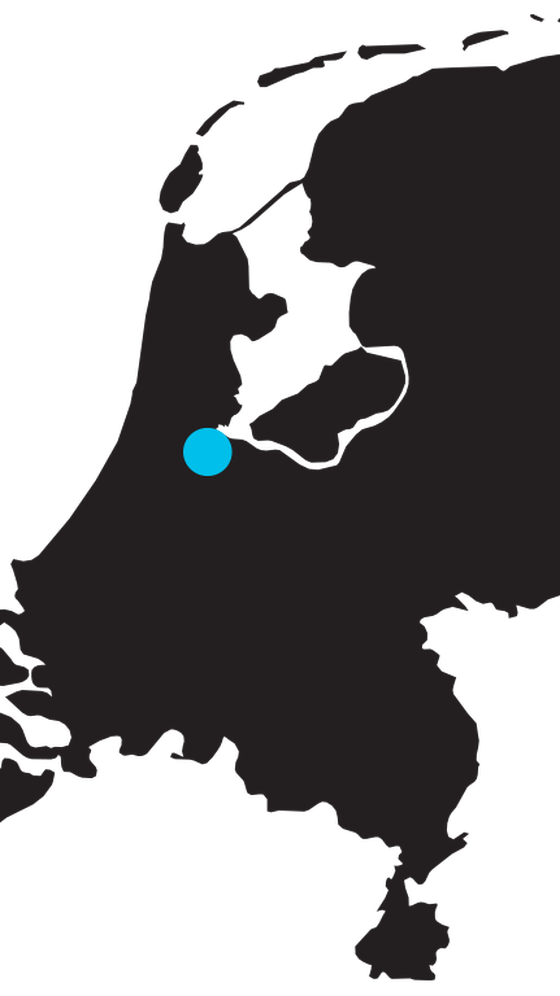 Traçado de um mapa dos Países Baixos com uma marca na localização de Amesterdão